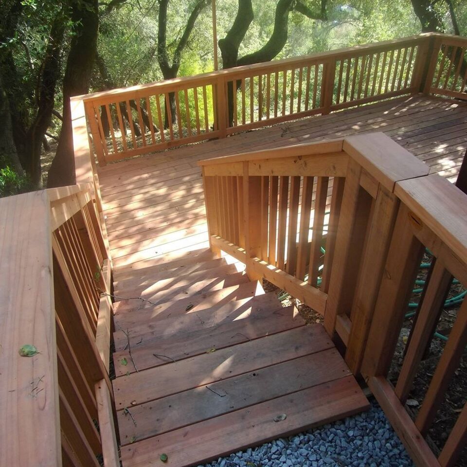 Arrow Deck & Construction